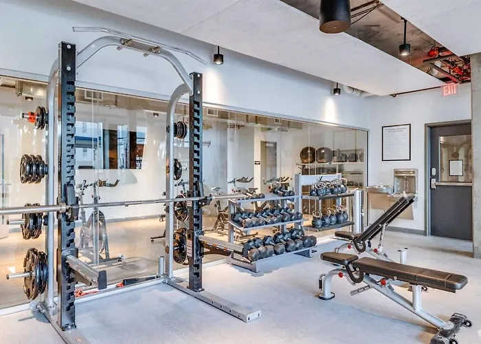 Apartment Boulevard Highrise Stu Sky Pool Parking Gym 44 *