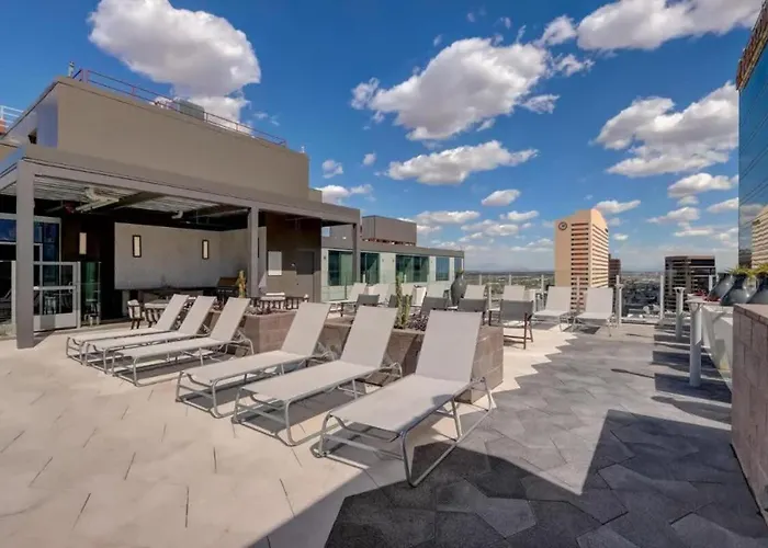 Apartment Boulevard Highrise Stu Sky Pool Parking Gym 44 *