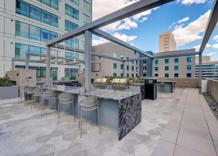 Apartment Boulevard Highrise Stu Sky Pool Parking Gym 44 *
