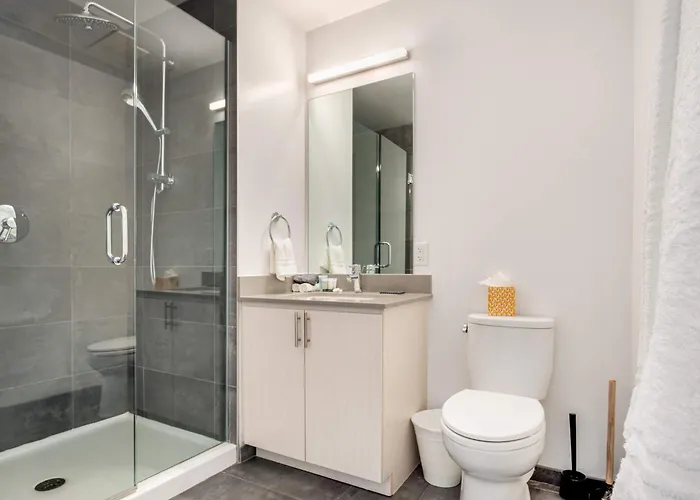 Apartment Boulevard Highrise Stu Sky Pool Parking Gym 44 *